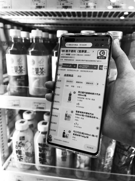 便利店常见喜茶、奈雪瓶装饮料,但仅有少量门店有蜜雪冰城饮料
